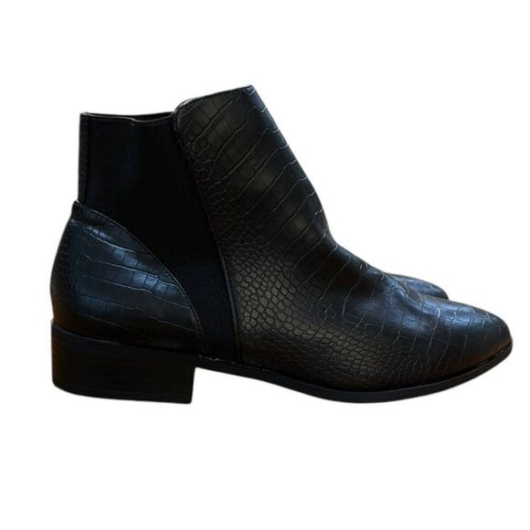 Womens Size 11 Black Ankle Booties Crocodile Faux Leather Slip On Stretch Boots - Picture 1 of 9